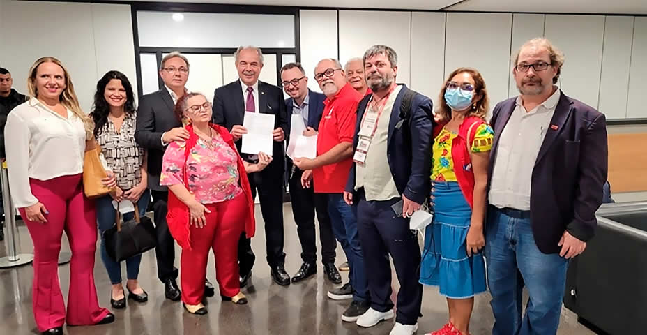Servidores federais entregam pauta para equipe de transição do governo Lula; reposição salarial está entre as reivindicações